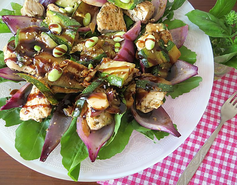 Sałatka z grillowanej piersi na rukoli Sałatka z grillowanej piersi na rukoli