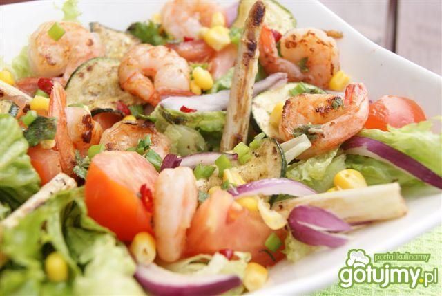 Sałatka z grillowanych warzyw i krewetek
