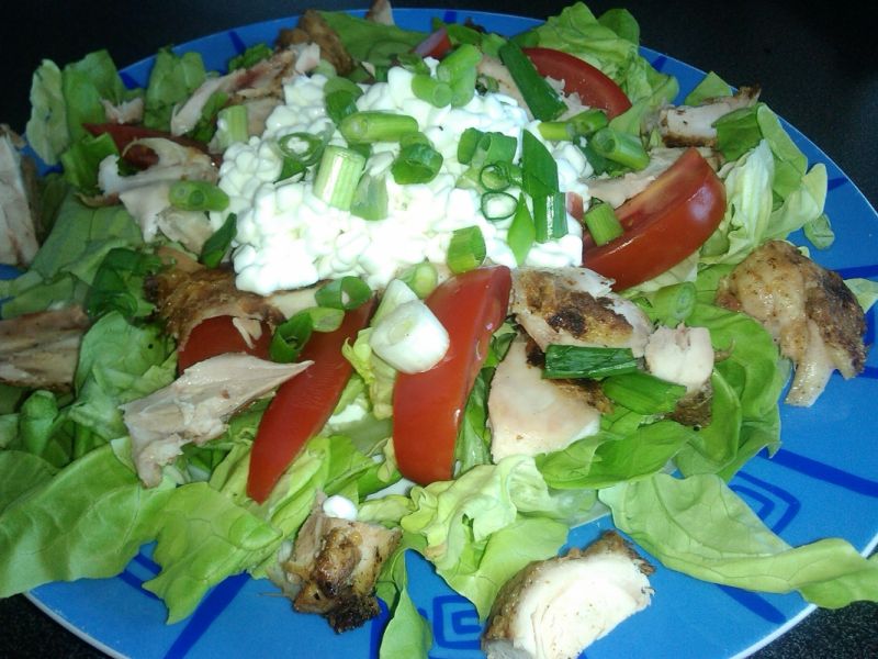 Sałatka z grillowanym kurczakiem 