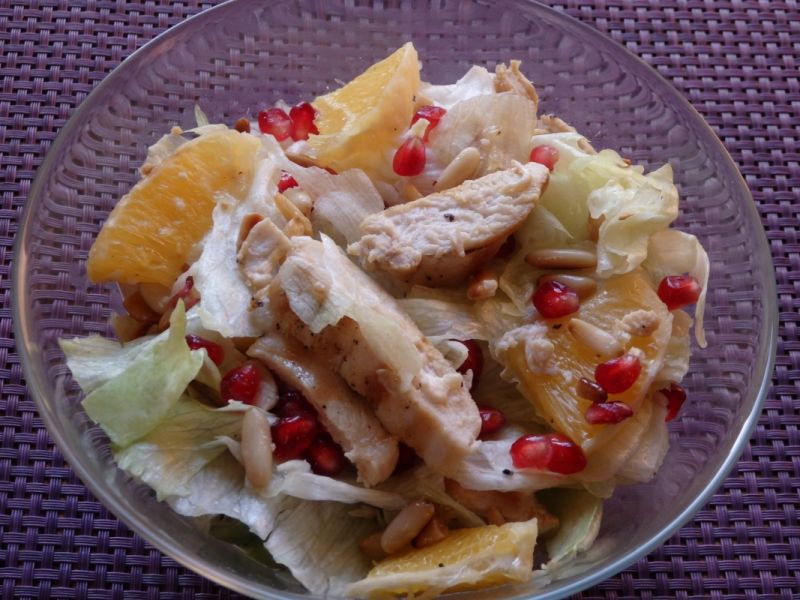 Sałatka z grillowanym kurczakiem i granatem Sałatka z grillowanym kurczakiem i granatem