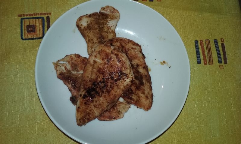 Sałatka z grillowanym kurczakiem i roszponką