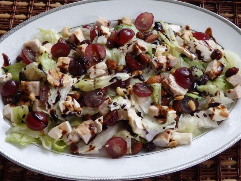 Sałatka z grillowanym kurczakiem na słodko