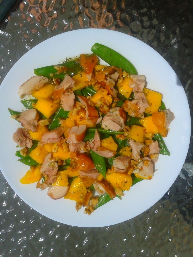 Sałatka z groszku cukrowego z mango Sałatka z groszku cukrowego z mango
