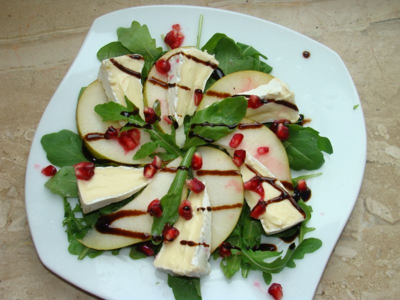 Sałatka z gruszką i serem