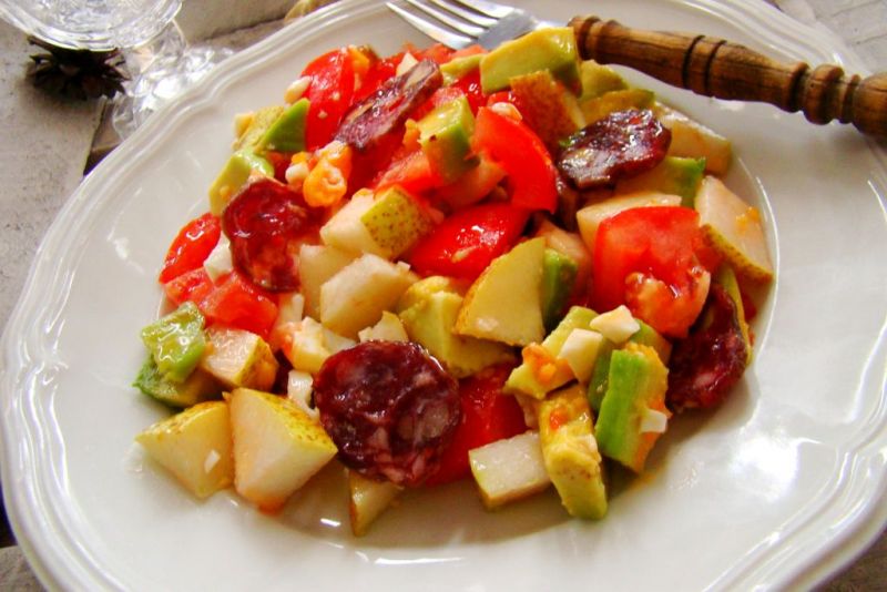 Sałatka z gruszki i awokado