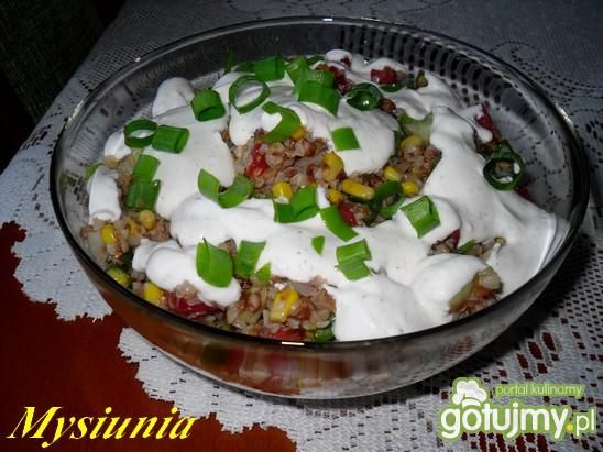 Sałatka z gryczanej kaszy i kukurydzy