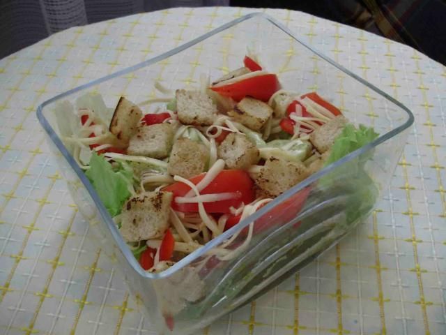 Sałatka z grzankami