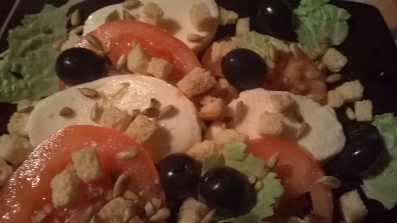 sałatka z grzankami sałatka z grzankami