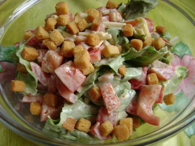 sałatka  z grzankami sałatka  z grzankami