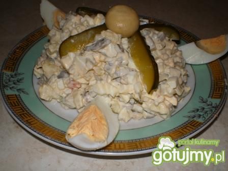 Sałatka z grzybkami marynowanymi Sałatka z grzybkami marynowanymi