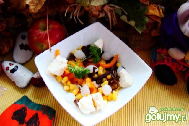 Sałatka z grzybkami mun i cebulką  Sałatka z grzybkami mun i cebulką