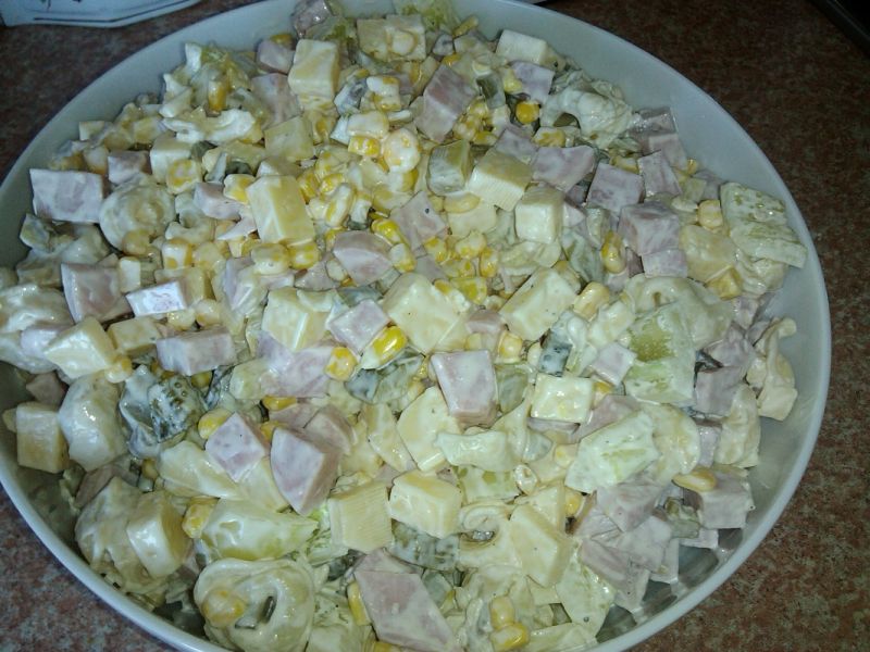 Sałatka z grzybowym tortellini  Sałatka z grzybowym tortellini