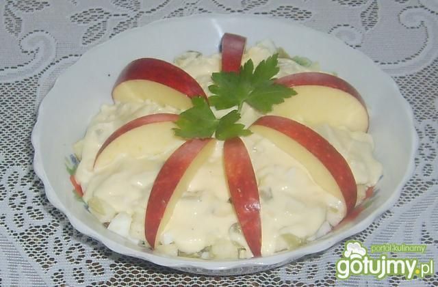 Sałatka z jabłkiem Sałatka z jabłkiem