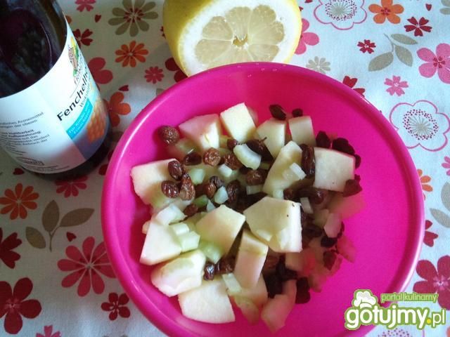 Sałatka z jabłkiem i selerem Sałatka z jabłkiem i selerem