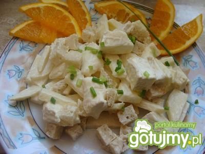 Sałatka z jabłkiem i serem pleśniowym Sałatka z jabłkiem i serem pleśniowym