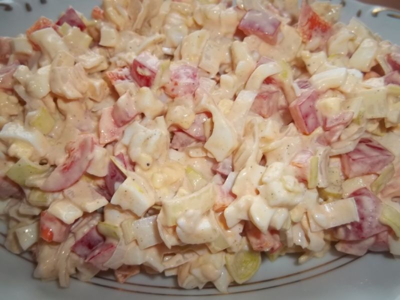 Sałatka z jajek, papryki i pora Sałatka z jajek, papryki i pora