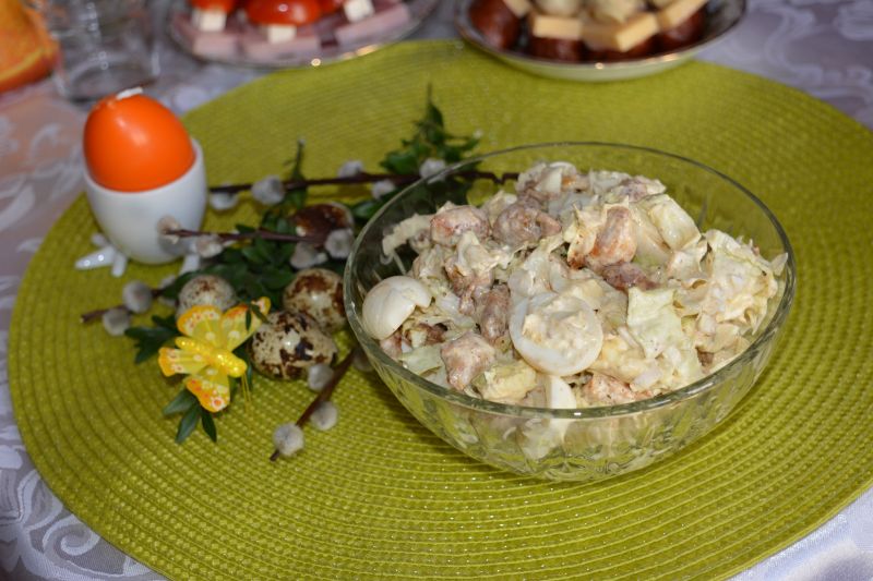 Sałatka z jajek przepiórczych z gyrosem