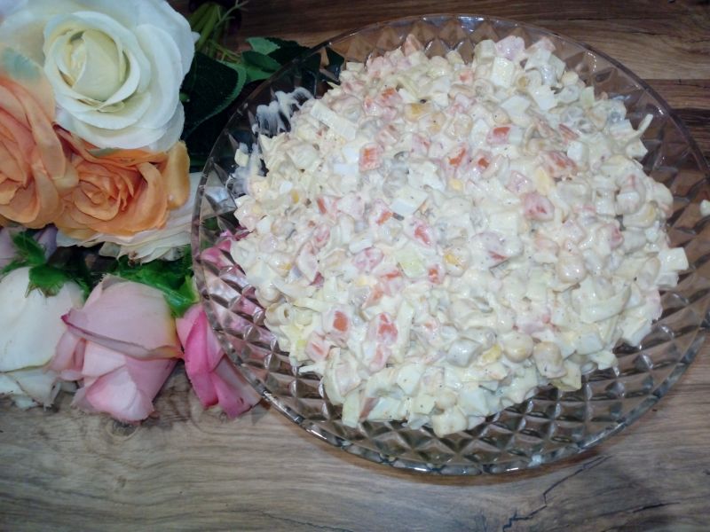 Sałatka z jajkami i fasolką szparagową ze słoika Sałatka z jajkami i fasolką szparagową ze słoika