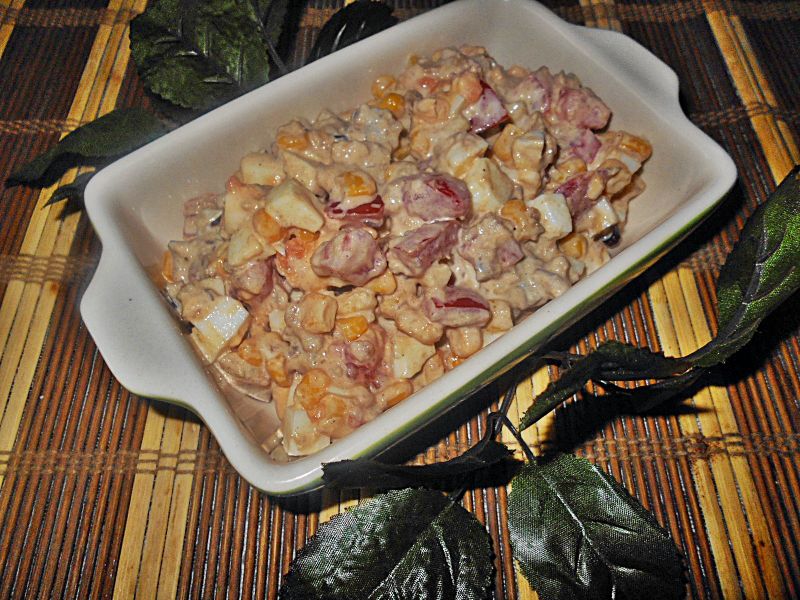 Sałatka z jajkami i tuńczykiem