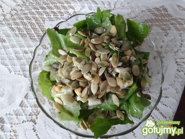 Sałatka z jajkami przepiórczymi 