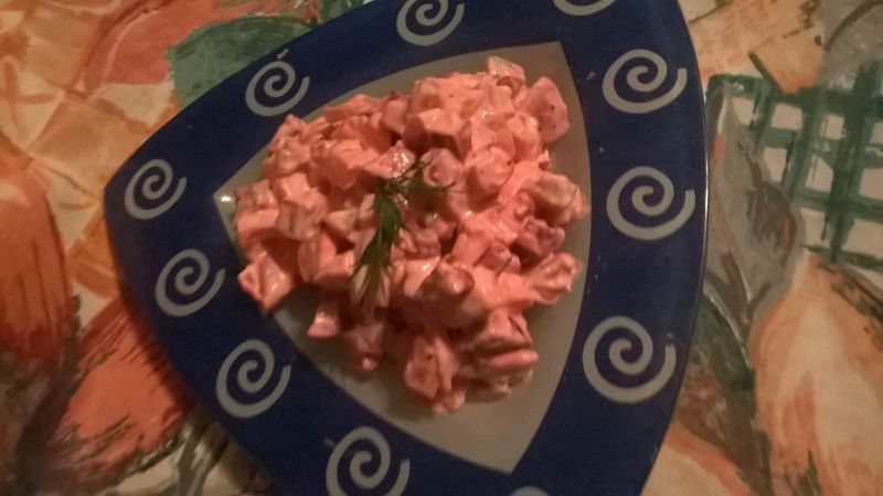 sałatka z jajkiem i buraczkami