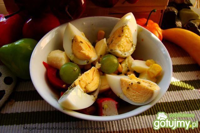 Sałatka z jajkiem i mozzarellą 