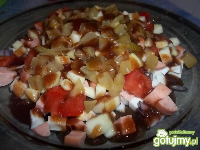 Sałatka z jajkiem i parówką Sałatka z jajkiem i parówką