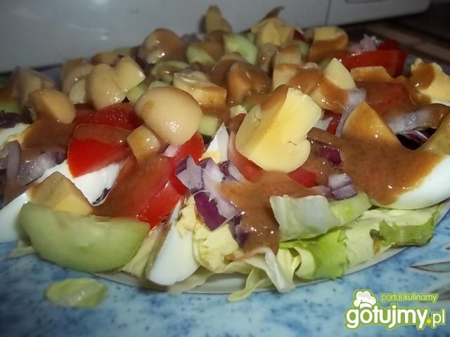 Sałatka z jajkiem i pieczarkami