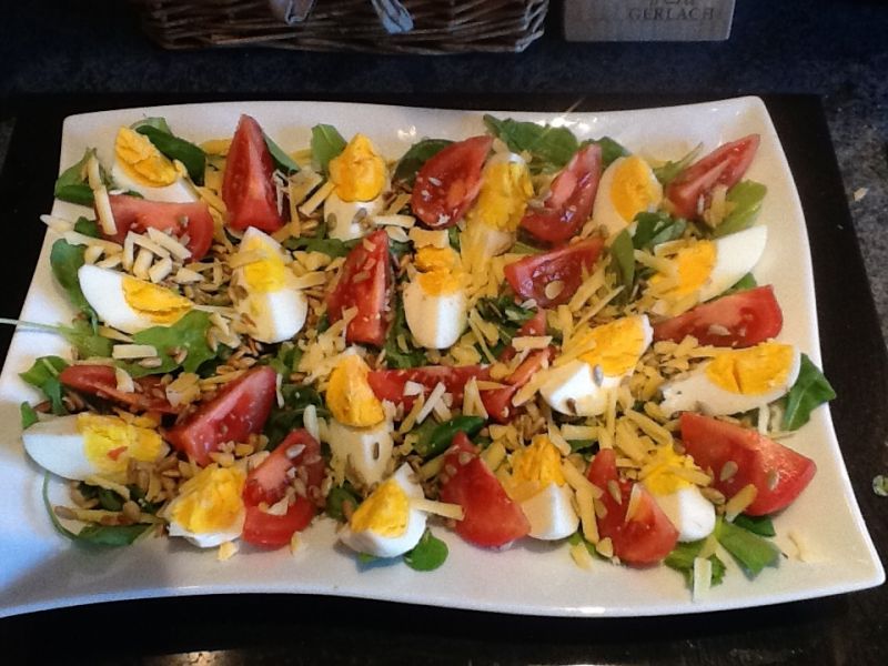 Sałatka z jajkiem i pomidorem