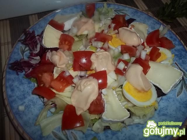 Sałatka z jajkiem i serem Sałatka z jajkiem i serem