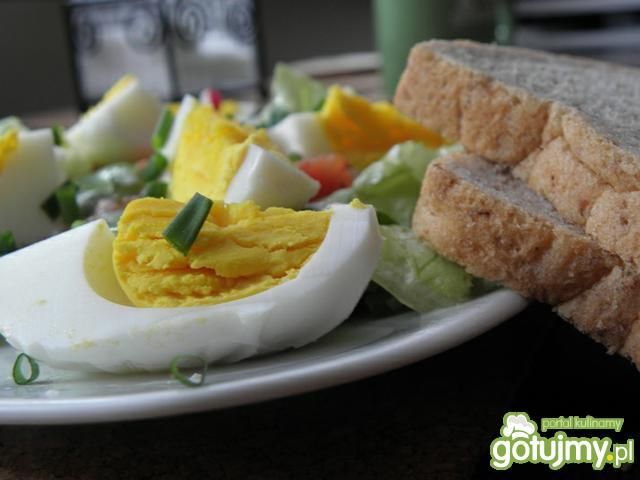 Sałatka z jajkiem i warzywami Sałatka z jajkiem i warzywami