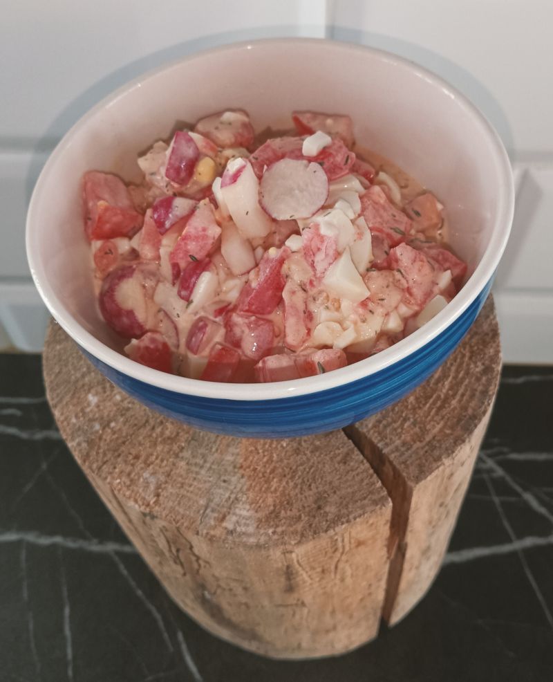 Sałatka z jajkiem, pomidorem i rzodkiewką Sałatka z jajkiem, pomidorem i rzodkiewką