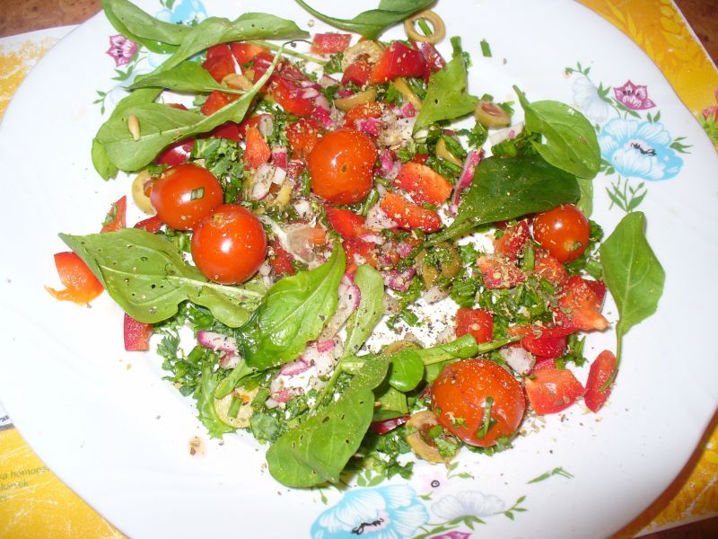 Sałatka z jarmużem,rzodkiewką i rukolą