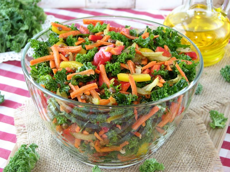 Sałatka z jarmużu z soczewicą 