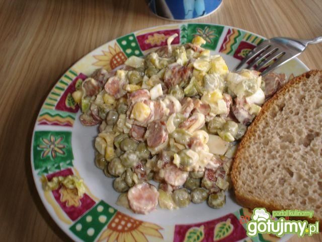 Sałatka z kabanosem i .... Sałatka z kabanosem i ....