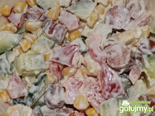 Sałatka z kabanosem i majonezem Sałatka z kabanosem i majonezem