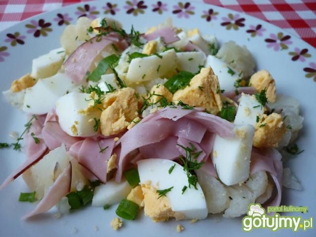 Sałatka z kalafiora i szynki. Sałatka z kalafiora i szynki.
