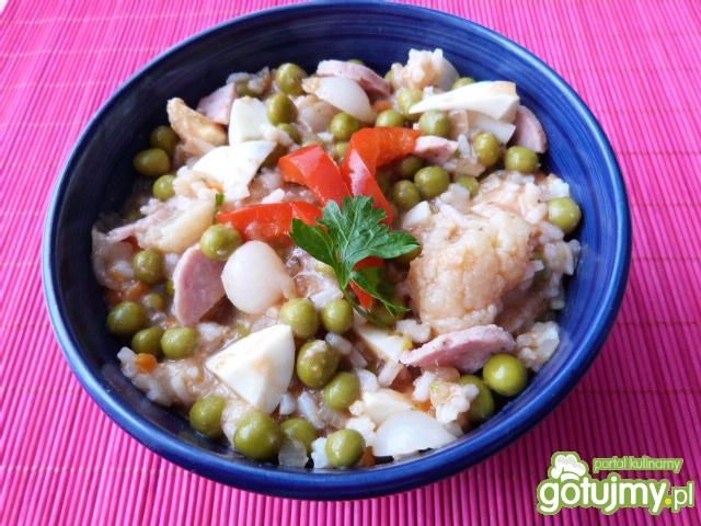 Sałatka z kalafiora, ryżu i groszku