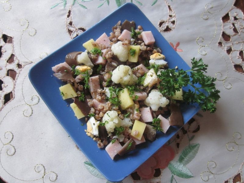  Sałatka z kalafiorem i grzybami mun