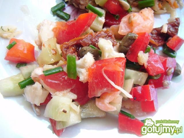 Sałatka z kalafiorem i łososiem  Sałatka z kalafiorem i łososiem