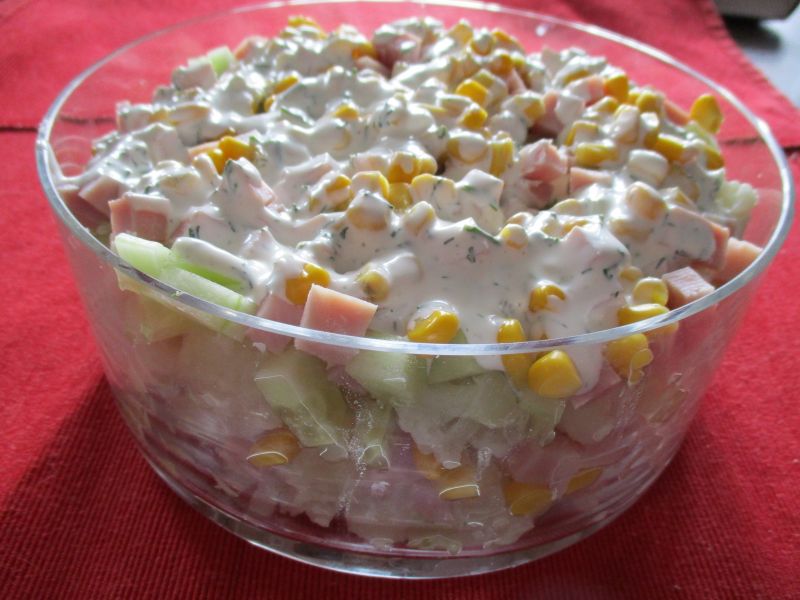 Sałatka z kalafiorem i szynką