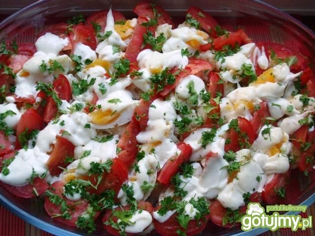 Sałatka z kalafiorem, jajami i pomidorem