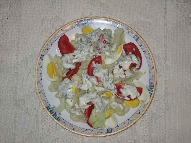 Sałatka z kalafiorowa z jajkiem Sałatka z kalafiorowa z jajkiem