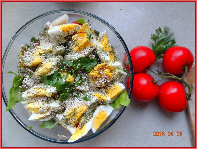 Sałatka z kalarepką i jajkiem