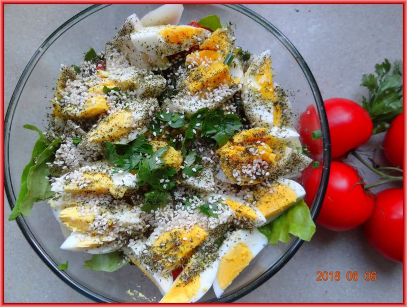 Sałatka z kalarepką i jajkiem