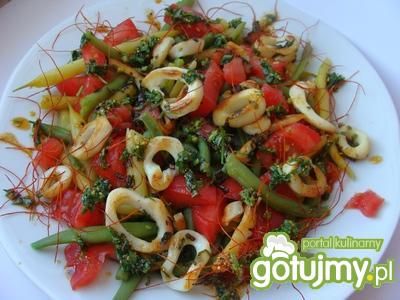 Sałatka z kalmarami i fasolką