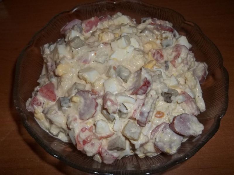 Sałatka z kapustą pekińską i kabanosem