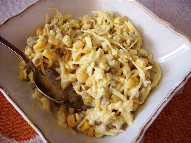 Sałatka z kapustą pekińską i słonecznikiem Sałatka z kapustą pekińską i słonecznikiem