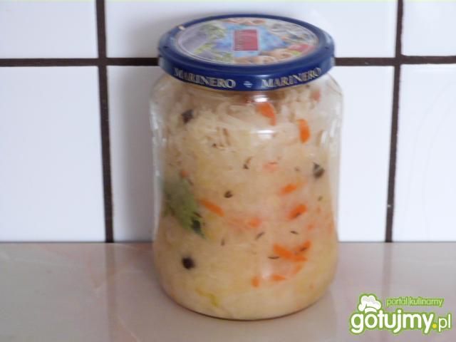 Sałatka z kapusty białej w słoikach