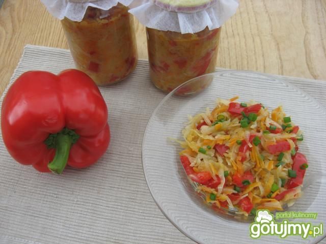 Sałatka z kapusty i papryki bez octu